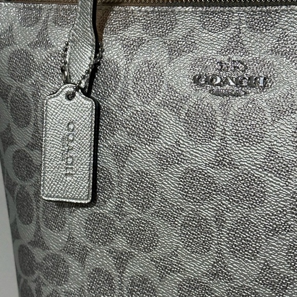 NWT COACH Fiona Zip Tote Bag / Silver - Picture 5 of 7